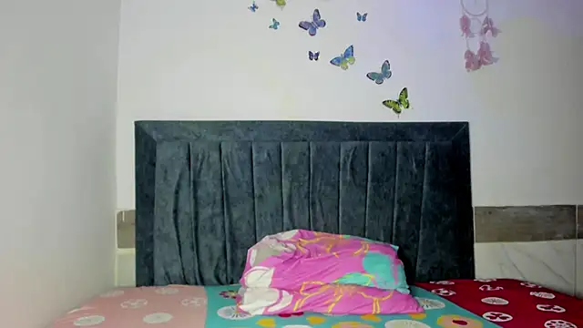 Snapshot of emmie_bunny chatting on 6, 4, 2026 emmie bunny online show from 6, 4, 2026