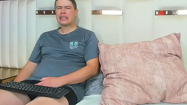 Snapshot of CandyandSteven chatting on 18, 12, 2025 CandyandSteven online show from 18, 12, 2025