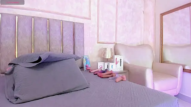 Keirahartz online show from 5, 12, 2025