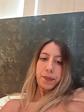 Snapshot of PetiteSecrets chatting on 24, 10, 2025 PetiteSecrets online show from 24, 10, 2025