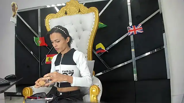 Snapshot of Aisha_hotts777 chatting on 17, 6, 2026 Aisha hotts777 online show from 17, 6, 2026