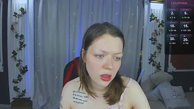 Snapshot of Lunar_Lily chatting on 22, 10, 2025 Lunar Lily online show from 22, 10, 2025