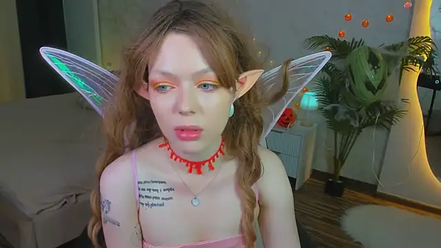 Snapshot of Lunar_Lily chatting on 30, 10, 2025 Lunar Lily online show from 30, 10, 2025