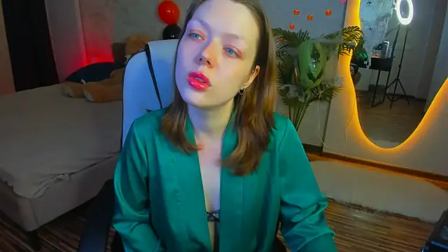 Snapshot of Lunar_Lily chatting on 1, 11, 2025 Lunar Lily online show from 1, 11, 2025