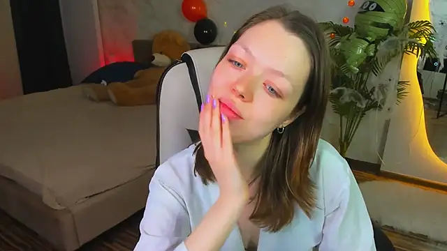 Snapshot of Lunar_Lily chatting on 3, 11, 2025 Lunar Lily online show from 3, 11, 2025