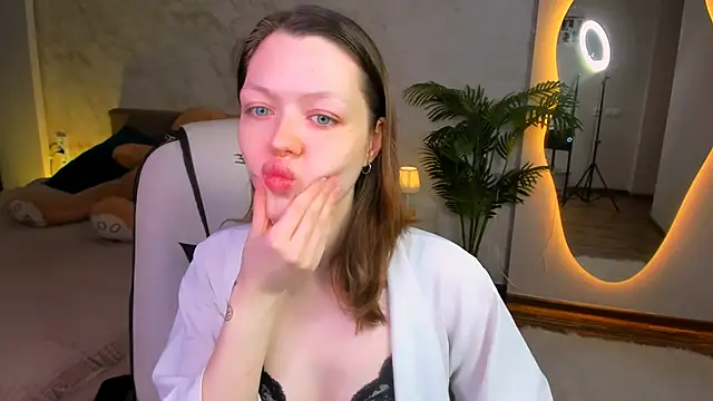 Snapshot of Lunar_Lily chatting on 1, 12, 2025 Lunar Lily online show from 1, 12, 2025