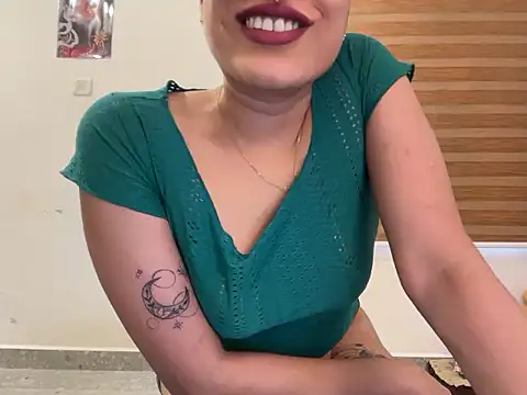 Snapshot of LucytheDevilQueen chatting on 18, 12, 2025 LucytheDevilQueen online show from 18, 12, 2025