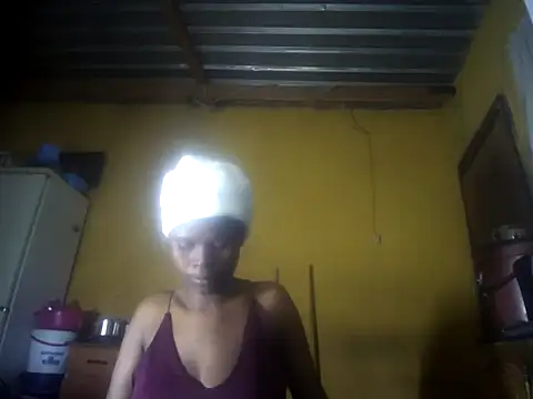 Snapshot of Caramelchick01 chatting on 9, 9, 2025 Caramelchick01 online show from 9, 9, 2025