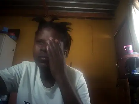 Snapshot of Caramelchick01 chatting on 10, 9, 2025 Caramelchick01 online show from 10, 9, 2025