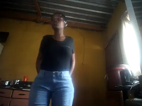 Snapshot of Caramelchick01 chatting on 24, 9, 2025 Caramelchick01 online show from 24, 9, 2025