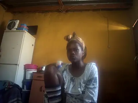 Snapshot of Caramelchick01 chatting on 3, 10, 2025 Caramelchick01 online show from 3, 10, 2025