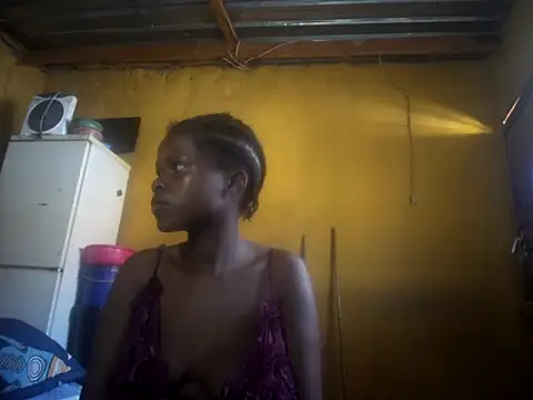 Snapshot of Caramelchick01 chatting on 9, 10, 2025 Caramelchick01 online show from 9, 10, 2025