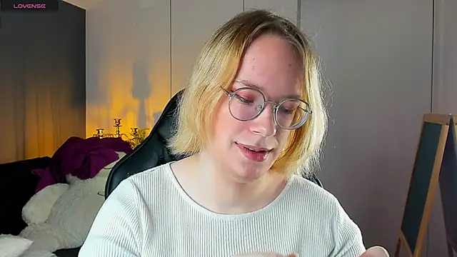 Amanda Butlerr online show from 2, 11, 2025