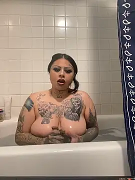 Snapshot of chicanachic13 chatting on 21, 9, 2025 chicanachic13 online show from 21, 9, 2025