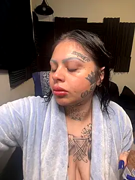 Snapshot of chicanachic13 chatting on 12, 10, 2025 chicanachic13 online show from 12, 10, 2025