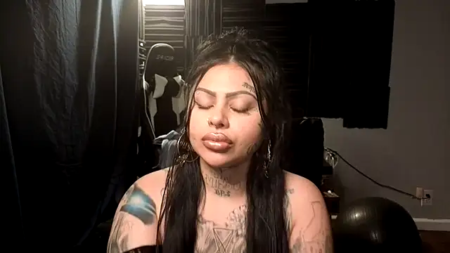 Snapshot of chicanachic13 chatting on 30, 10, 2025 chicanachic13 online show from 30, 10, 2025