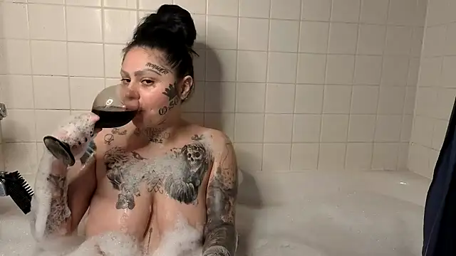 Snapshot of chicanachic13 chatting on 2, 11, 2025 chicanachic13 online show from 2, 11, 2025