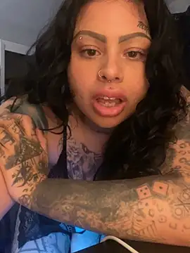 Snapshot of chicanachic13 chatting on 19, 11, 2025 chicanachic13 online show from 19, 11, 2025