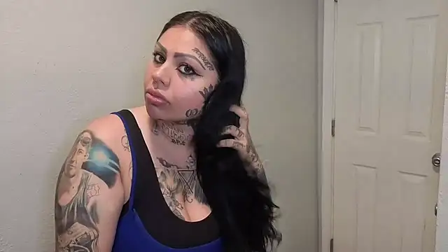 Snapshot of chicanachic13 chatting on 29, 11, 2025 chicanachic13 online show from 29, 11, 2025