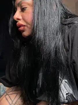 Snapshot of chicanachic13 chatting on 5, 12, 2025 chicanachic13 online show from 5, 12, 2025