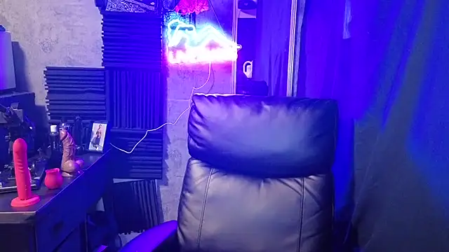 Snapshot of chicanachic13 chatting on 14, 12, 2025 chicanachic13 online show from 14, 12, 2025