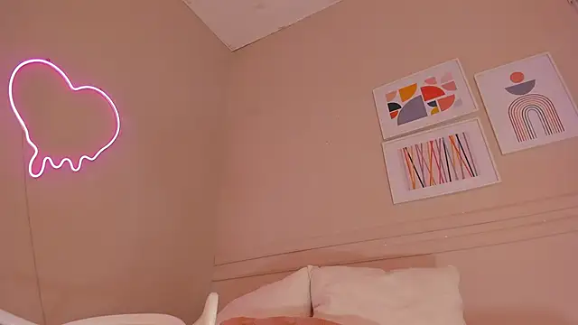 Snapshot of _aleja_x chatting on 15, 9, 2025 aleja x online show from 15, 9, 2025