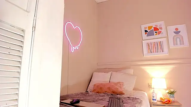 Snapshot of _aleja_x chatting on 19, 9, 2025 aleja x online show from 19, 9, 2025