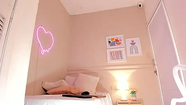 Snapshot of _aleja_x chatting on 24, 9, 2025 aleja x online show from 24, 9, 2025