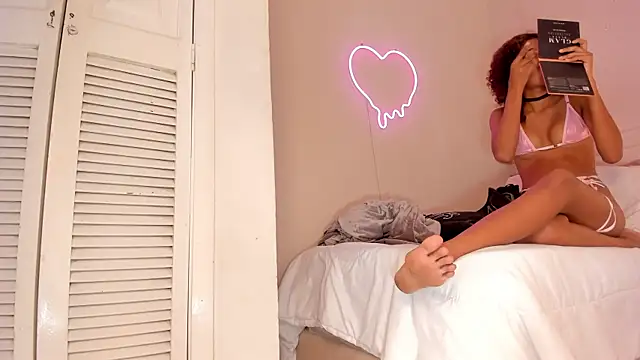 Snapshot of _aleja_x chatting on 29, 9, 2025 aleja x online show from 29, 9, 2025