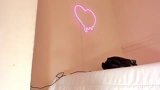 Snapshot of _aleja_x chatting on 14, 10, 2025 aleja x online show from 14, 10, 2025