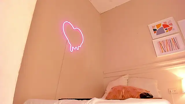 Snapshot of _aleja_x chatting on 17, 10, 2025 aleja x online show from 17, 10, 2025