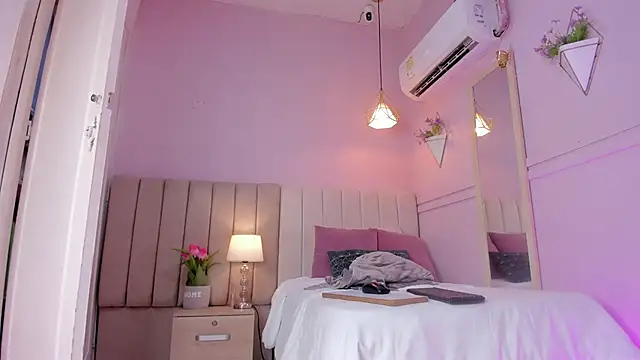 Snapshot of _aleja_x chatting on 5, 11, 2025 aleja x online show from 5, 11, 2025