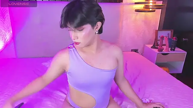 Snapshot of Creamy_Angelo chatting on 9, 10, 2025 Creamy Angelo online show from 9, 10, 2025