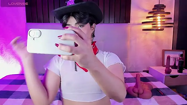 Snapshot of Creamy_Angelo chatting on 22, 10, 2025 Creamy Angelo online show from 22, 10, 2025