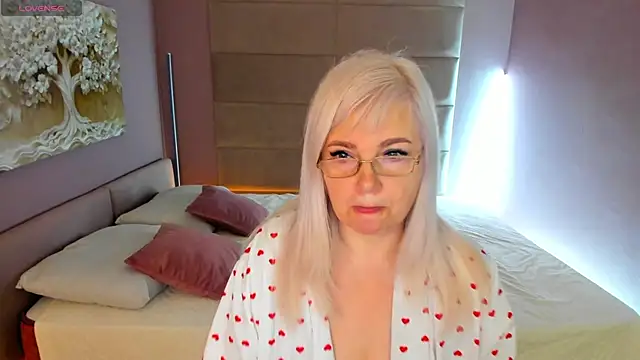 Snapshot of Hella_Fabel chatting on 23, 6, 2026 Hella Fabel online show from 23, 6, 2026