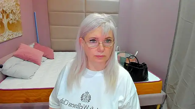Snapshot of Hella_Fabel chatting on 25, 6, 2026 Hella Fabel online show from 25, 6, 2026