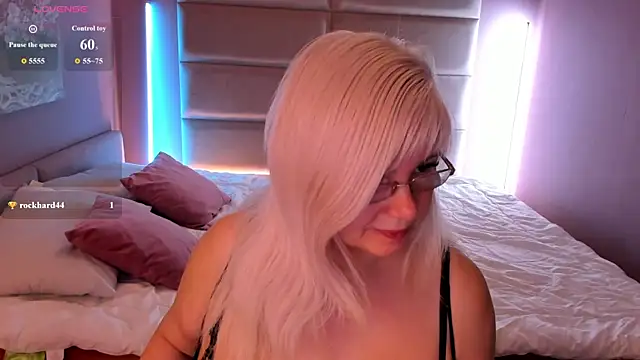 Snapshot of Hella_Fabel chatting on 13, 7, 2026 Hella Fabel online show from 13, 7, 2026