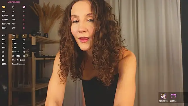 Snapshot of laracroftmansion chatting on 1, 10, 2025 laracroftmansion online show from 1, 10, 2025