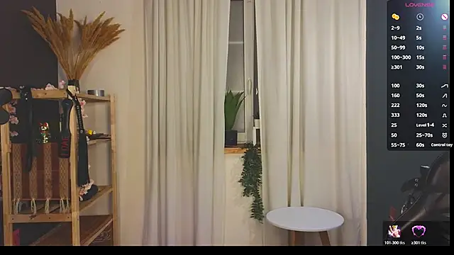 Snapshot of laracroftmansion chatting on 28, 11, 2025 laracroftmansion online show from 28, 11, 2025