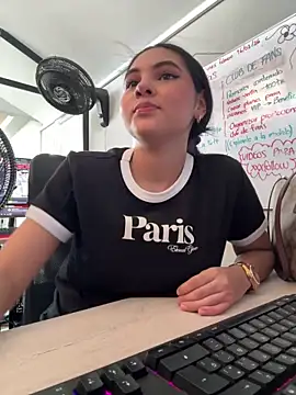 AlinnaRosee  online show from 3, 3, 2026