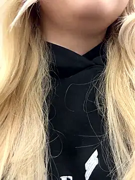 Sky Cutie online show from 2, 11, 2025