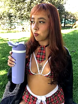 AliceMrtnz online show from 8, 11, 2025