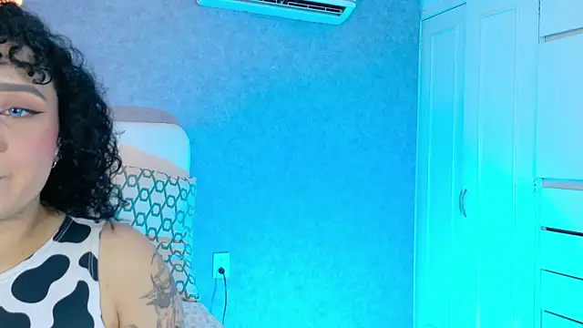 Snapshot of Tracielowe_w chatting on 8, 10, 2025 Tracielowe w online show from 8, 10, 2025