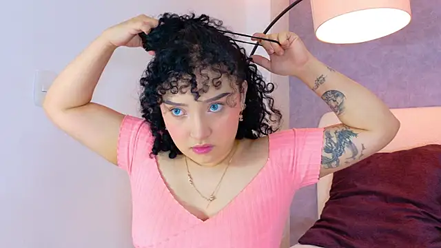 Snapshot of Tracielowe_w chatting on 15, 11, 2025 Tracielowe w online show from 15, 11, 2025