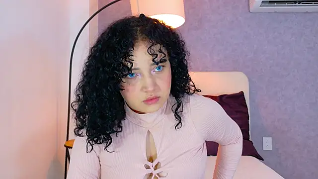 Snapshot of Tracielowe_w chatting on 29, 11, 2025 Tracielowe w online show from 29, 11, 2025