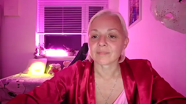 Linsy Kim online show from 18, 9, 2025