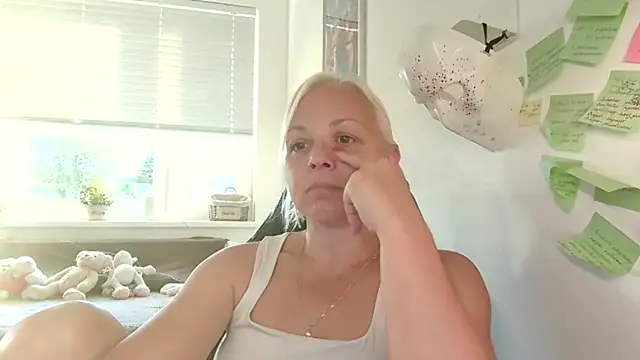 Linsy Kim online show from 21, 9, 2025