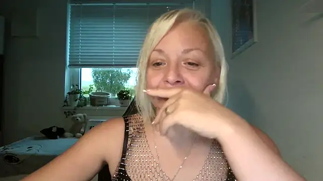 Linsy Kim online show from 7, 10, 2025