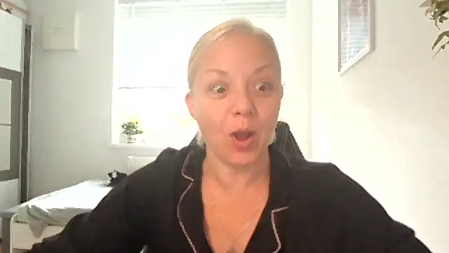 Linsy Kim online show from 16, 10, 2025