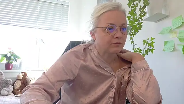 Linsy Kim online show from 7, 3, 2026